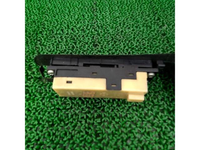 Nissan
Silvia S13
Genuine power window switch