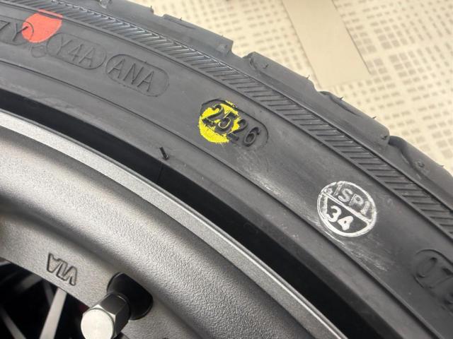 RAYS
GRAM
LIGHTS
57XTREME
STD
SPEC
+
KENDA
KR 20