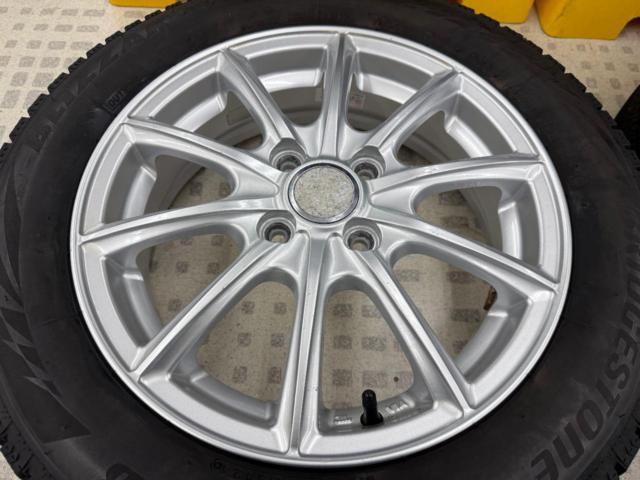 BRIDGESTONE
ECO
FORME
SE-15 +
BRIDGESTONE
BLIZZAK
VRX2