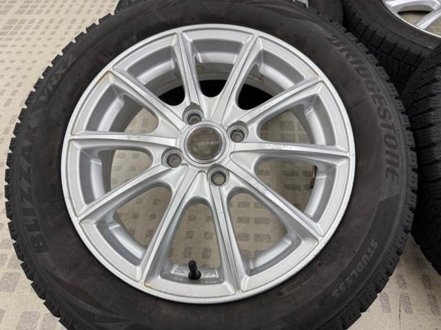 BRIDGESTONE
ECO
FORME
SE-15 +
BRIDGESTONE
BLIZZAK
VRX2
