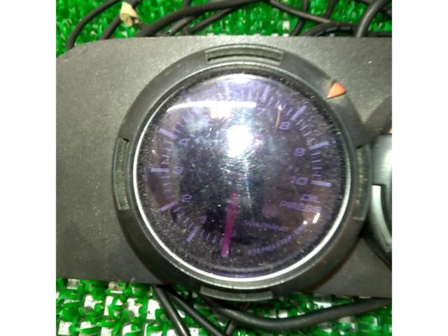 1DIN panel flush-mount type
Triple additional gauges