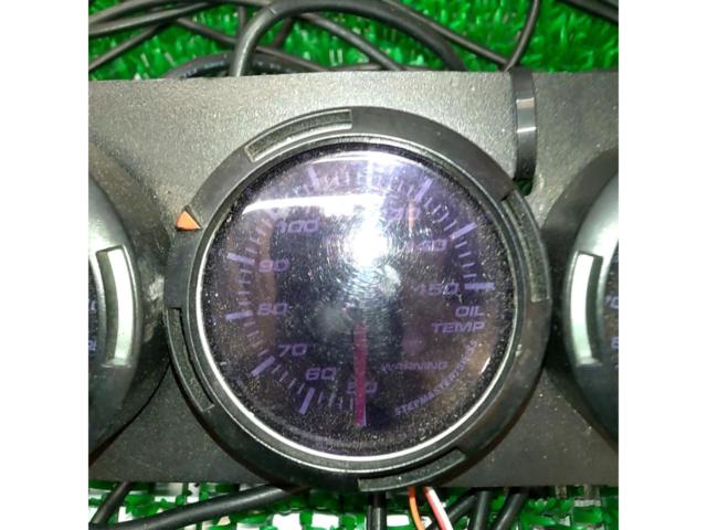 1DIN panel flush-mount type
Triple additional gauges
