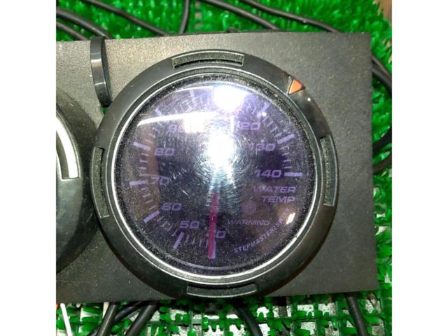 1DIN panel flush-mount type
Triple additional gauges