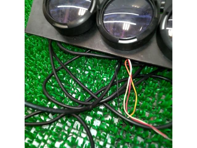 1DIN panel flush-mount type
Triple additional gauges