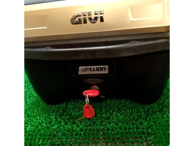 GIVI 世界200万個販売記念モデル リアBOX 32L