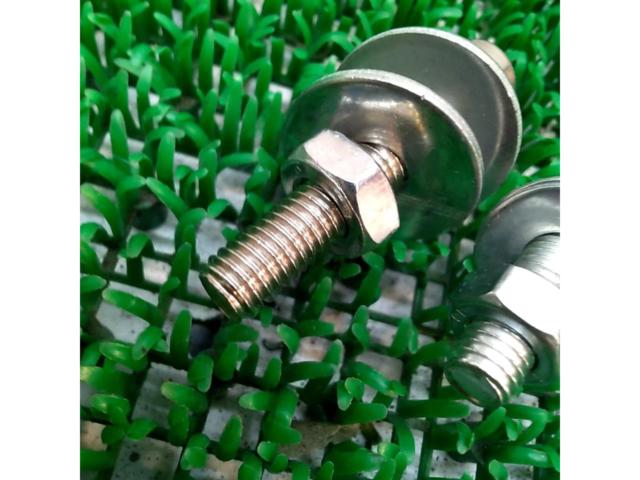 Small corner M8 mounting bolts