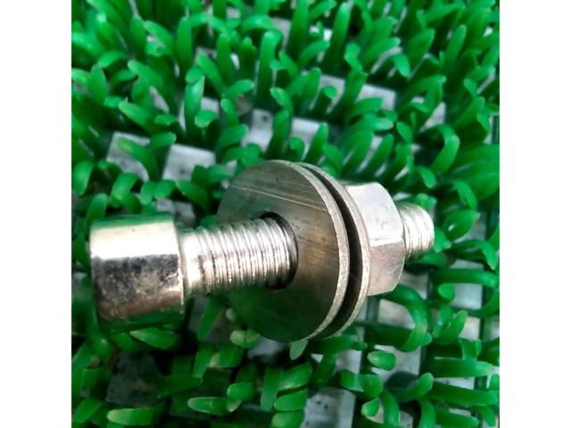 Small corner M8 mounting bolts
