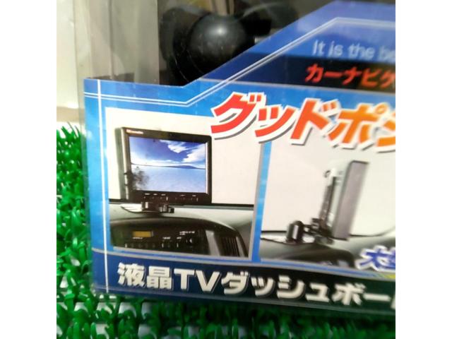 8-inch widescreen compatible
LCD TV dashboard attached base
WAV-100