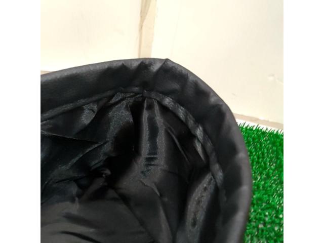 Size: Approximately 235 x 160 mm (for use in a car)
With Velcro on back