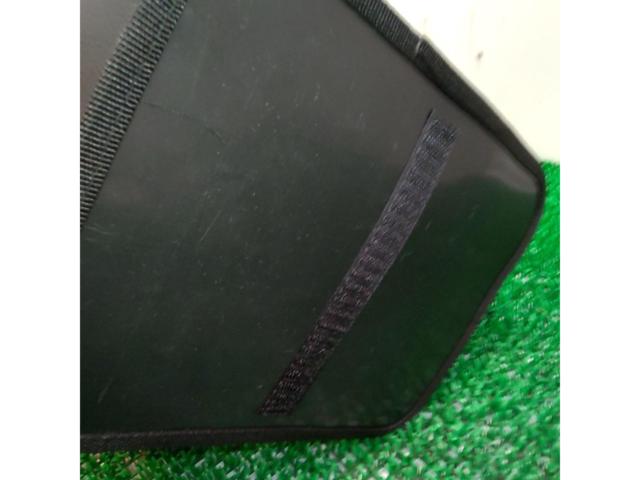 Size: Approximately 235 x 160 mm (for use in a car)
With Velcro on back