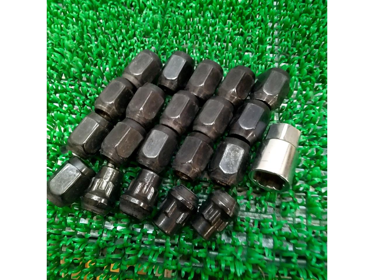 21 HEX
M12xP1.5 Wheel Mount Locking Nuts
black