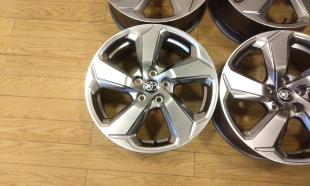 TOYOTA RAV4/50系前期Gグレード純正ホイール