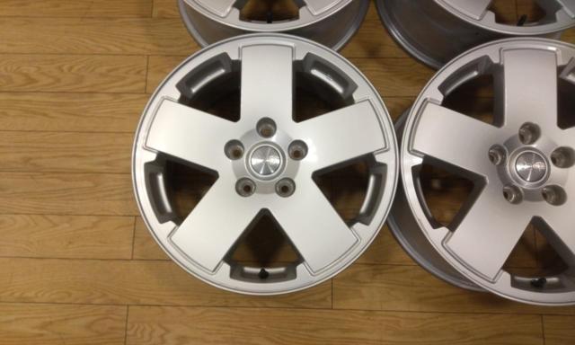Jeep ラングラー/JK サハラ純正ホイール