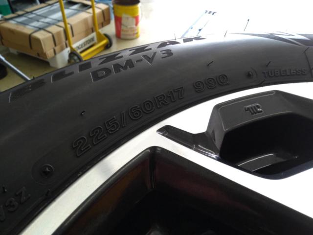 SUBARU
GT system
XV
Original wheel
+ BRIDGESTONE
BLIZZAK
DM-V3