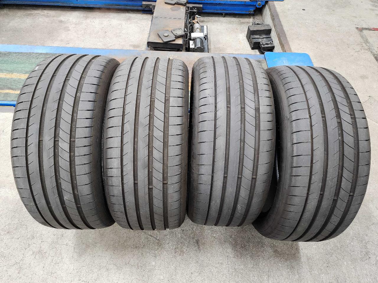 GOODYEAR
EAGLE
F1
SUPERSPORT
245 / 40R19
98Y