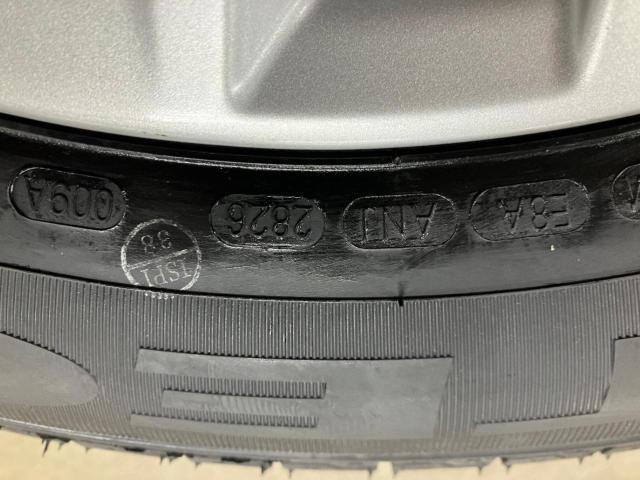 Toyota
Prius PHV
ZVW35
Original wheel
+
KENDA
KR36