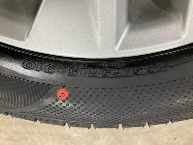 Toyota
Prius PHV
ZVW35
Original wheel
+
KENDA
KR36