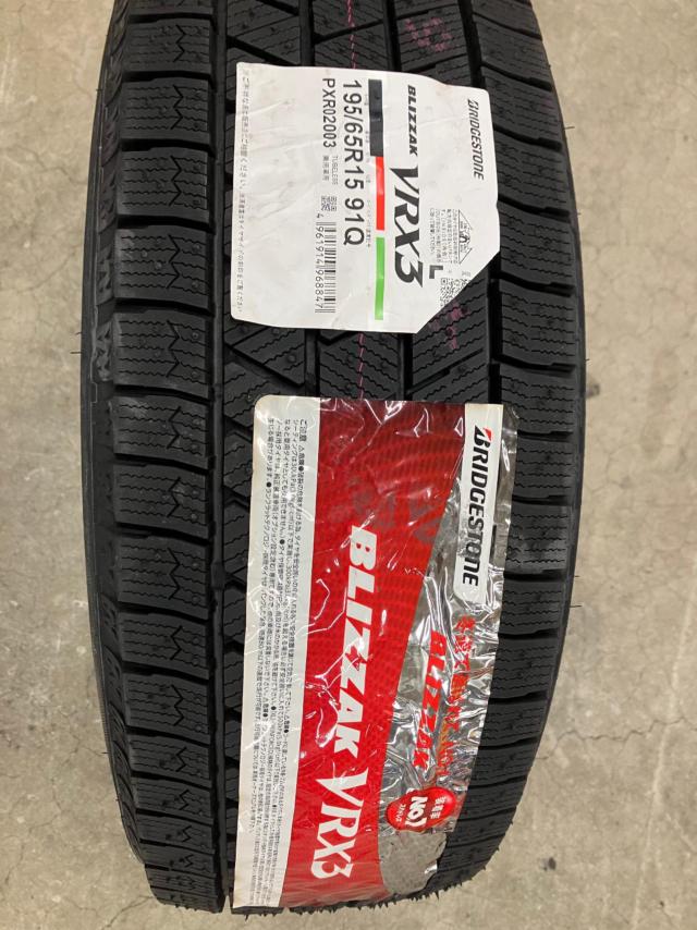 Toyota
Prius / 50 system
Original wheel
+
BRIDGESTONE
BLIZZAK
VRX3