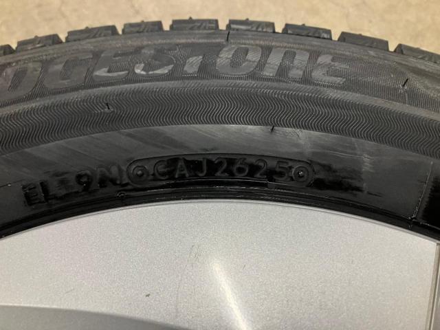 Toyota
Prius / 50 system
Original wheel
+
BRIDGESTONE
BLIZZAK
VRX3