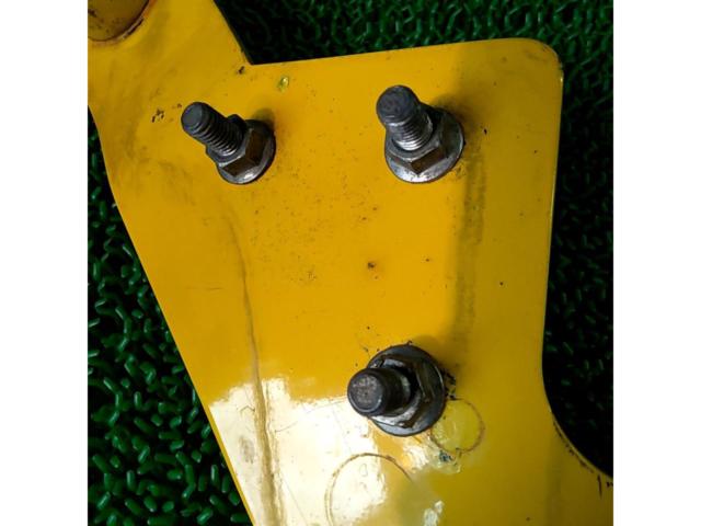 APIO
Tow hooks
Front yellow JIMNY
