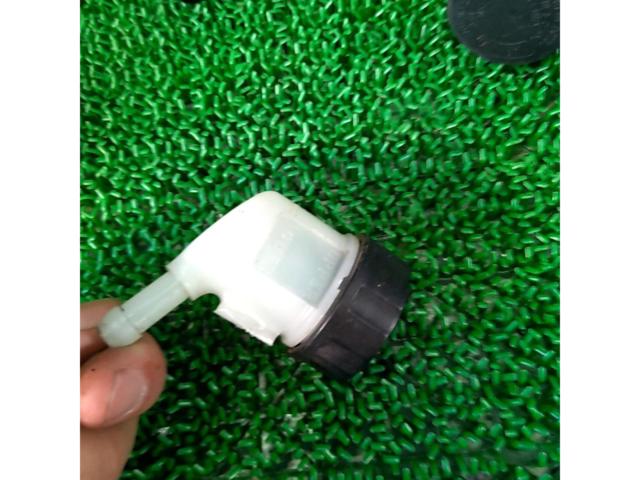 Master cylinder reserve tank