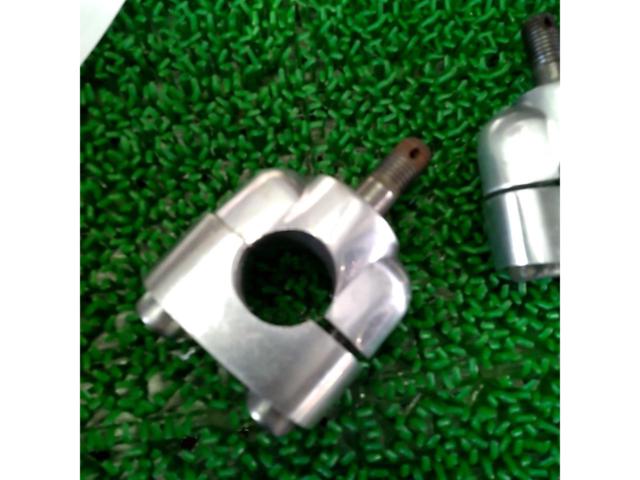 Handlebar riser 22.2Φ
Used on a GPZ900R