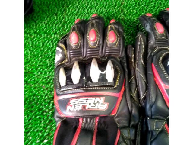 Arlen
Ness
Magnesium racing gloves Size: L/9