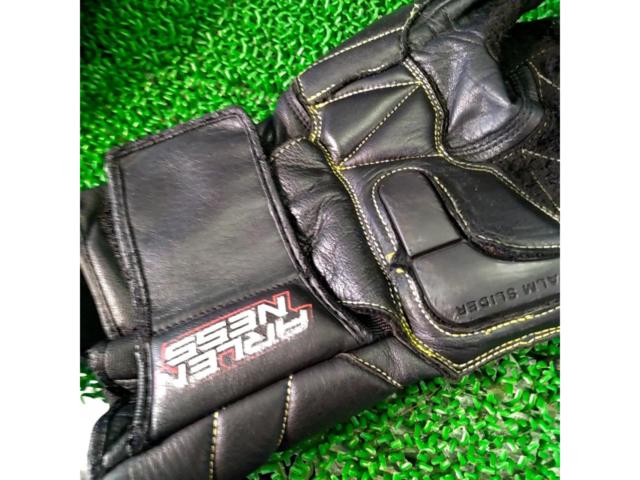 Arlen
Ness
Magnesium racing gloves Size: L/9