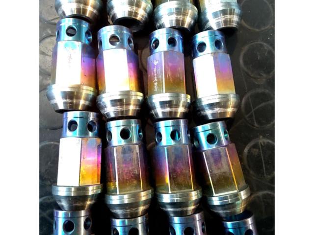 THUNDER
BLOT
Aluminum nut set
Titanium color
M 12 x P 1 .25
Twenty
H19mm