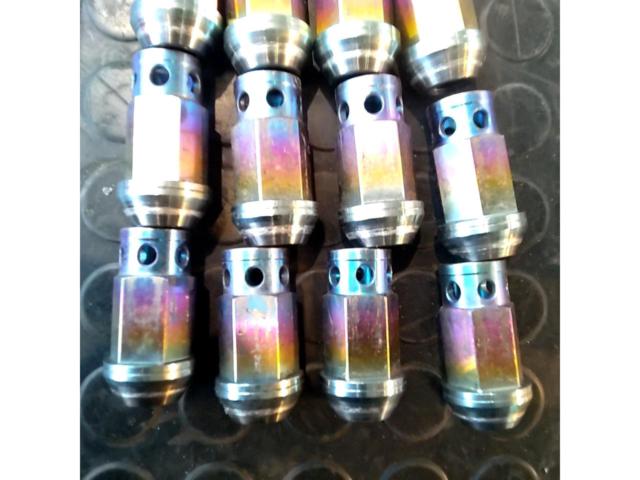 THUNDER
BLOT
Aluminum nut set
Titanium color
M 12 x P 1 .25
Twenty
H19mm