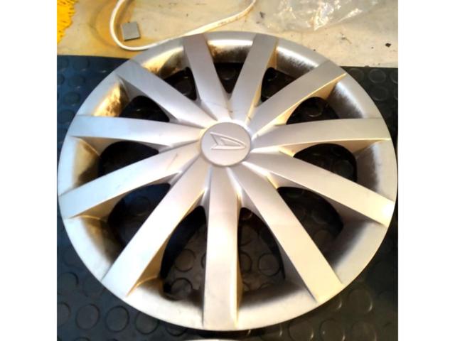 Daihatsu original wheel cap
13 inches