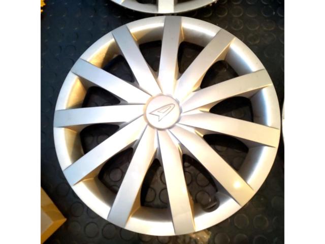 Daihatsu original wheel cap
13 inches