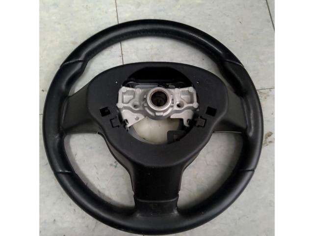 DAIHATSU genuine
MOMO leather steering wheel for L175S/MOVE etc.