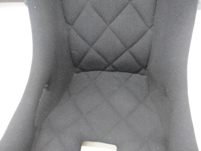 Wakeari
Unknown Manufacturer
Full bucket seat