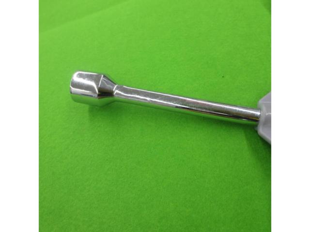 Cross wrench from an unknown manufacturer
17mm / 19mm / 21mm