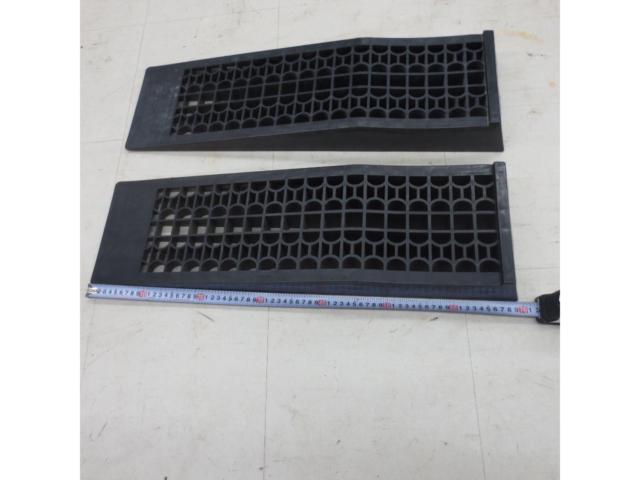 Unknown Manufacturer
Plastic car slope