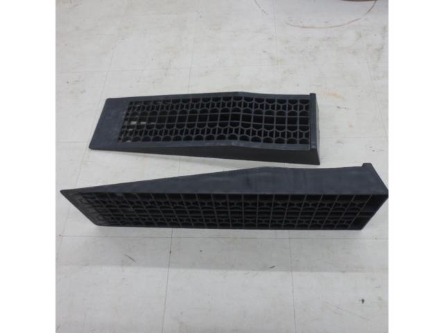 Unknown Manufacturer
Plastic car slope