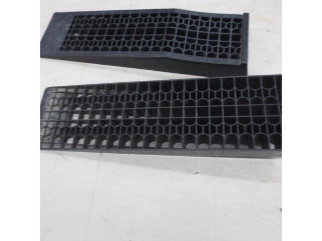 Unknown Manufacturer
Plastic car slope