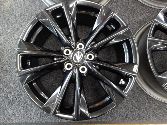 Genuine LEXUS parts
ES 300 h
F Sport
Original wheel