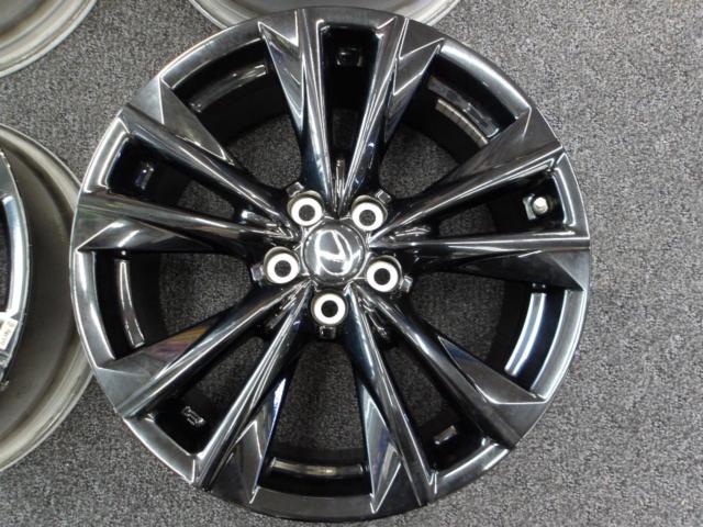 Genuine LEXUS parts
ES 300 h
F Sport
Original wheel