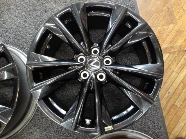 Genuine LEXUS parts
ES 300 h
F Sport
Original wheel
