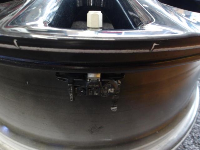 Genuine LEXUS parts
ES 300 h
F Sport
Original wheel