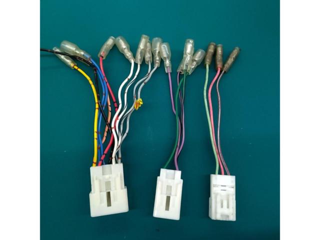 Parts of a Toyota/Daihatsu vehicle (unknown manufacturer): Power cable + rear speaker cable + vehicle speed cable (with minor defects)