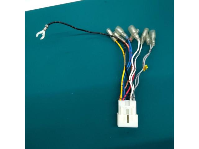 Parts of a Toyota/Daihatsu vehicle (unknown manufacturer): Power cable + rear speaker cable + vehicle speed cable (with minor defects)