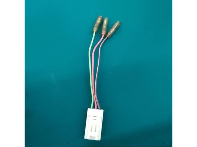 Parts of a Toyota/Daihatsu vehicle (unknown manufacturer): Power cable + rear speaker cable + vehicle speed cable (with minor defects)