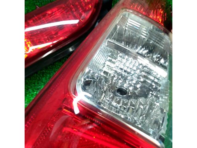 ワケアリ 【トヨタ純正】200系ハイエース 後期純正テールレンズ(4型～)