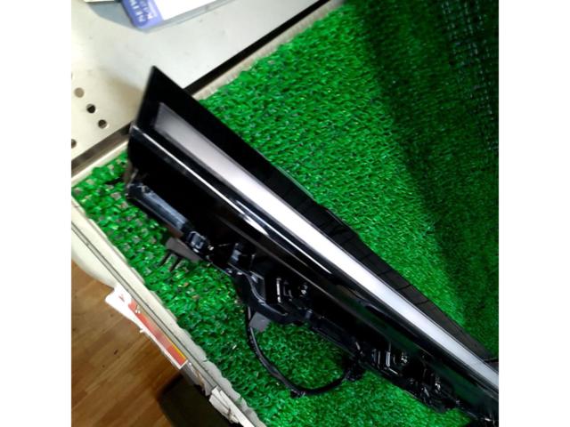 【日産純正】E53エルグランド センターLED