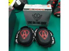 LIVE ON THE EDGE KNEE SLIDER
