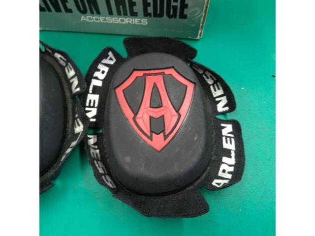 LIVE ON THE EDGE KNEE SLIDER 