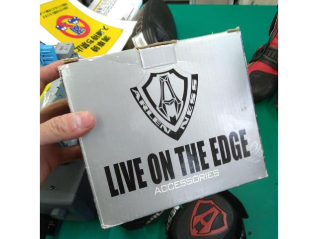 LIVE ON THE EDGE KNEE SLIDER 